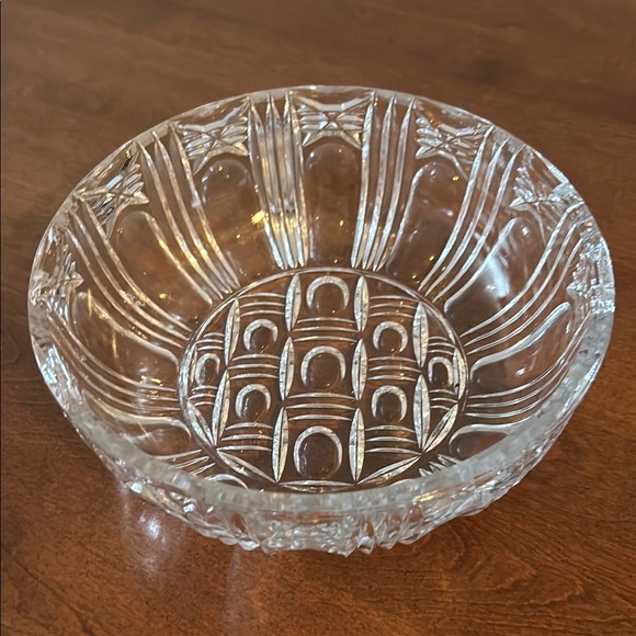 Elegant Clear Glass Bowl - Picture 1 of 6